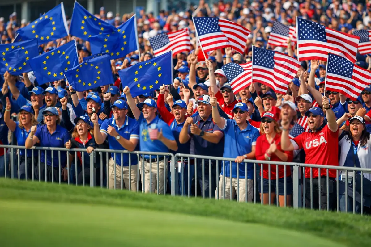 Aficionados de golf animando con banderas en tribuna de Ryder Cup